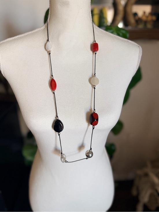 Vintage Jewelry - Vintage Red, Black & White Lucite Long Bead Necklace